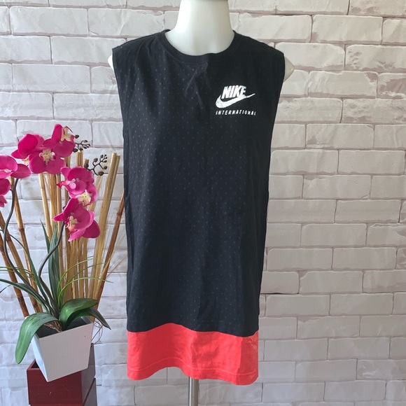Nike Women's International Muscle Top Black - Picture 2 of 8